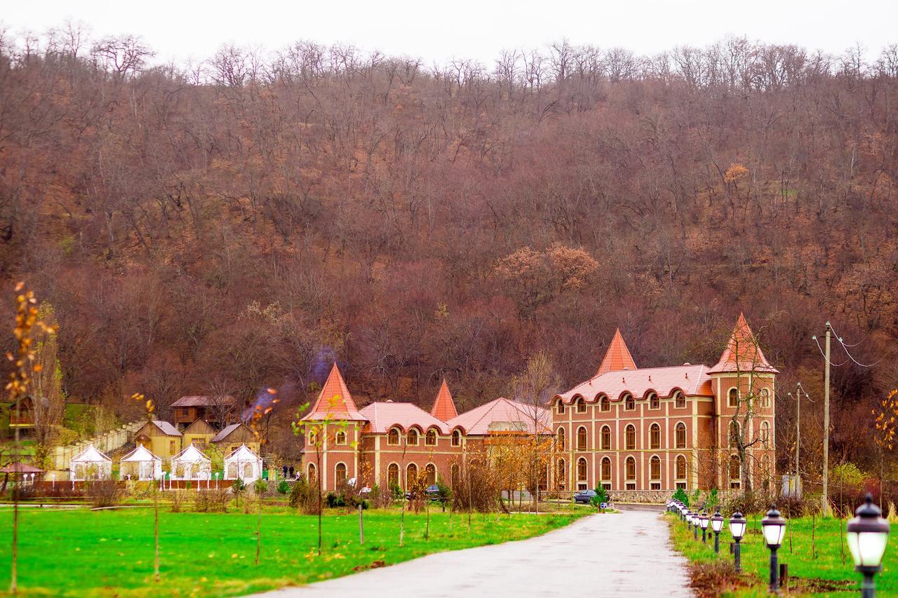 Отель Chateau Гусар Экстерьер фото